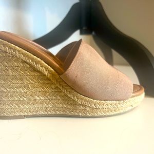 Express slide on wedge. Brand new